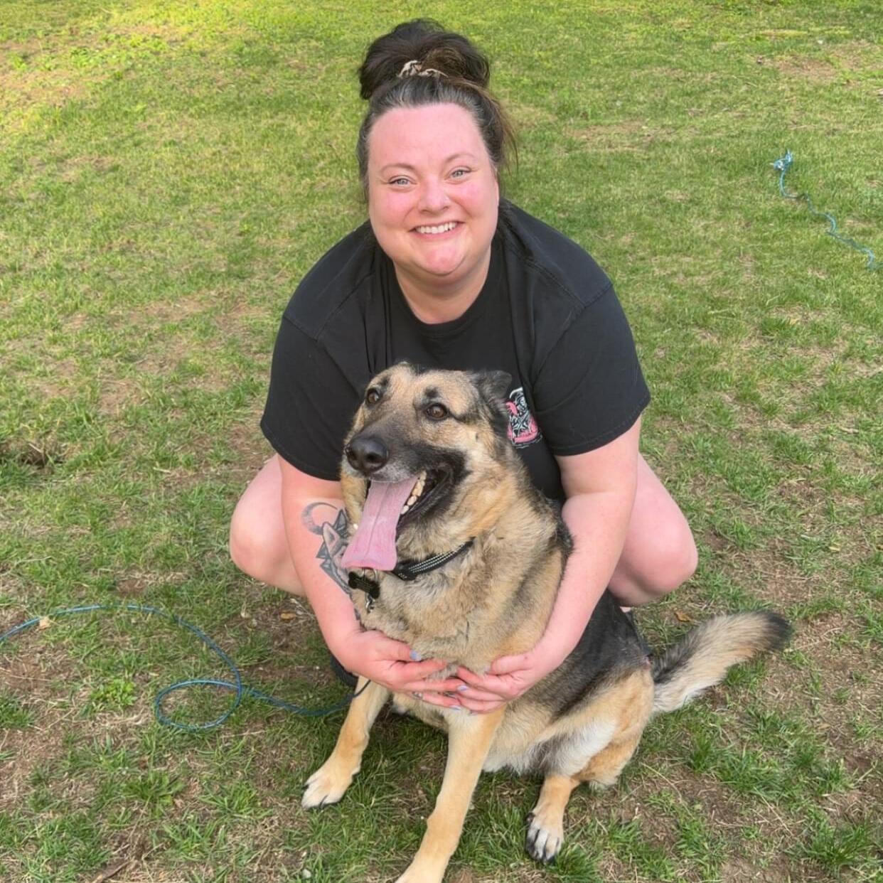 Reliable Pet Sitter in Des Moines, Iowa with 8 years experience in the veterinary field!