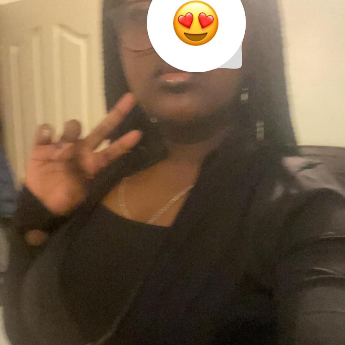 Bonjour je m’appelle Fatou j’aime promener les chiens !