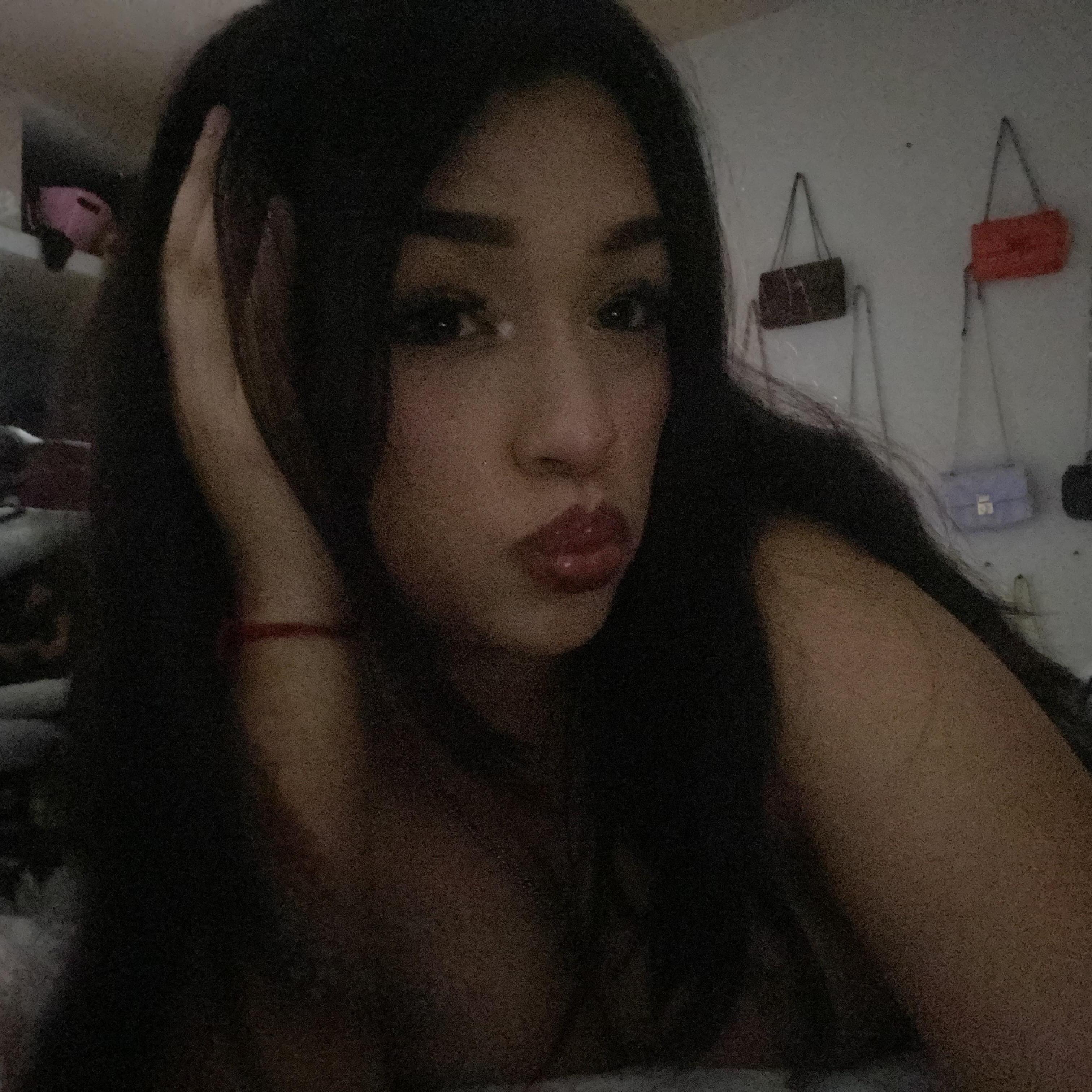 Hii im just a 16 year old looking for a job and a house sitter only for $35bucks!, pet friendly of course:33,