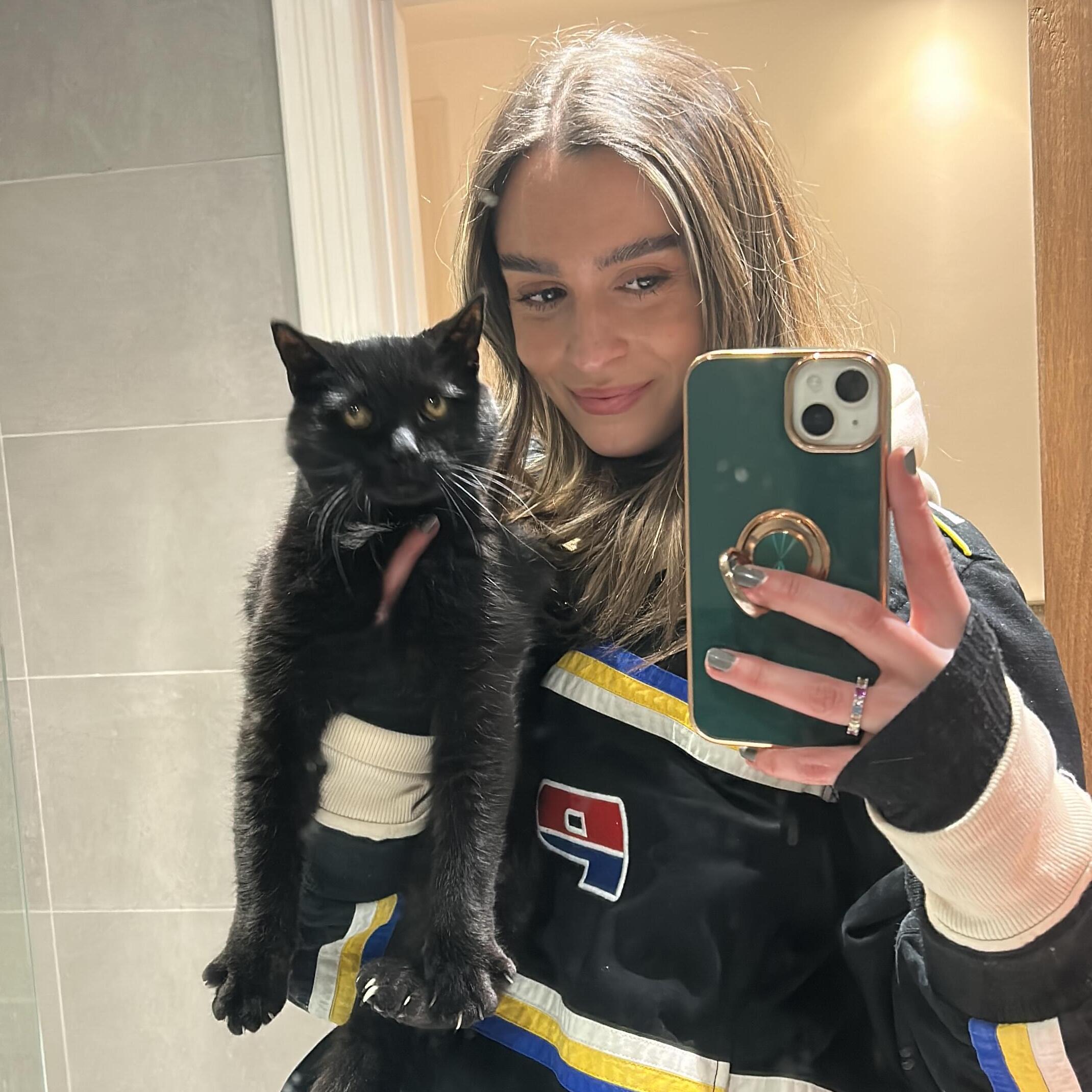 I’m a 24 year old whose recently quite their job, so looking for some fur baby company whilst I look for another job!