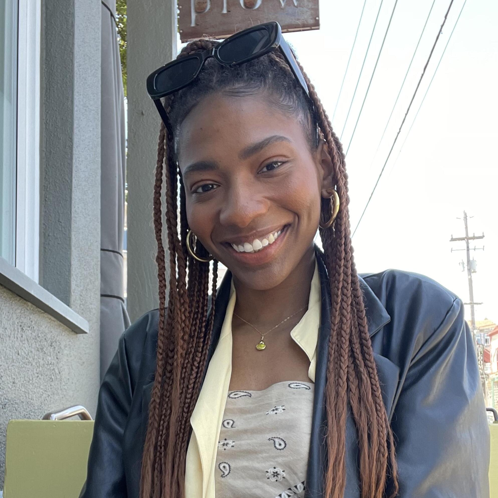 Hi! My name is nataj and I am looking to cat sit or do daily feedings. (also willing to work with small dogs)